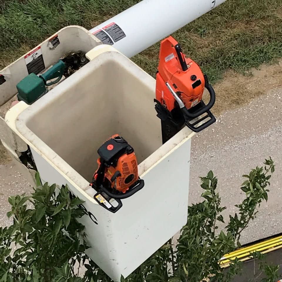 SawHaul Mount for Fiberglass Insulated Aerial Bucket Trucks