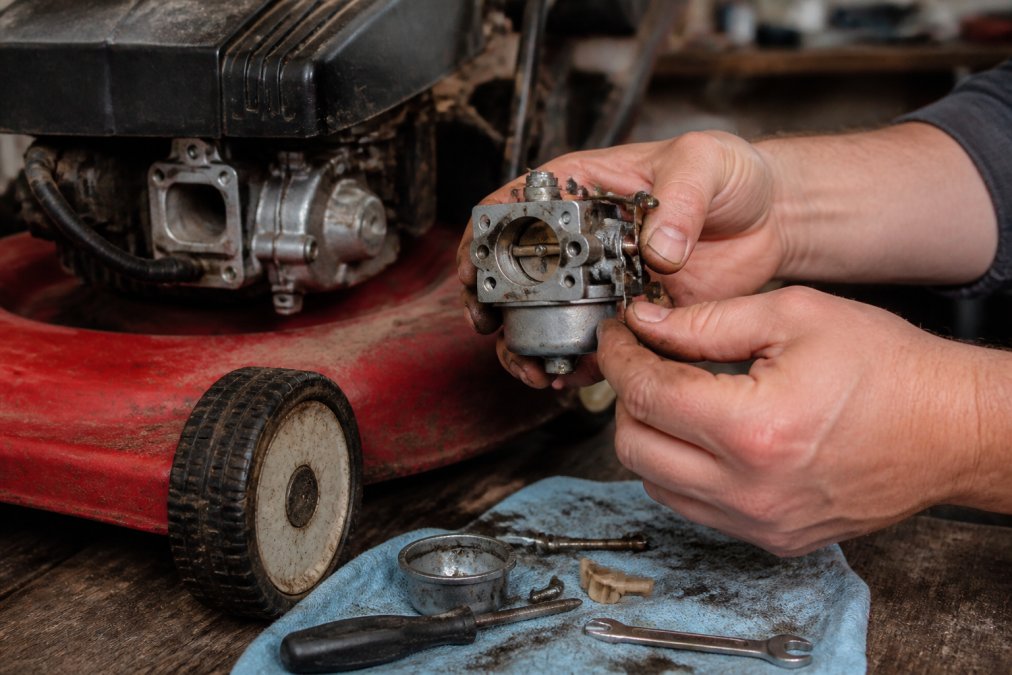 How to Fix a Lawnmower Carburetor: Step-by-Step Guide